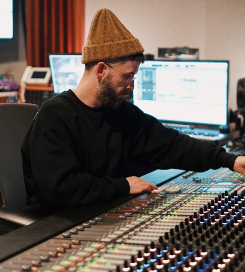 What Noah Shebib’s MS Journey Teaches Us About Living with Multiple Sclerosis